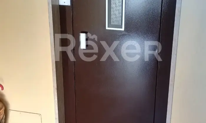 Rexer-Busto-Arsizio-Quadrilocale-con-box-auto-doppio-e-posto-auto-condominiale-Altro
