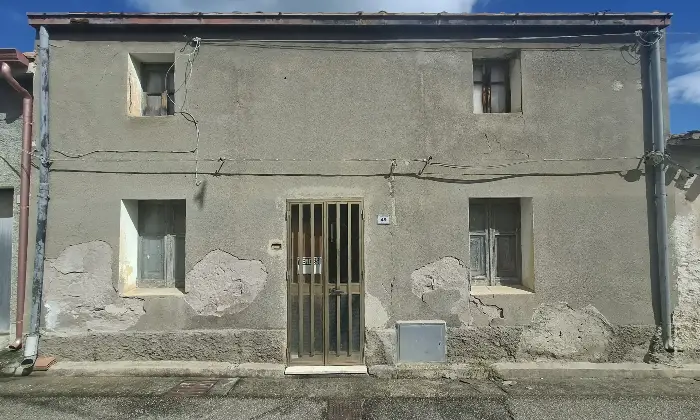 Rexer-Tramatza-Casa-da-ristrutturare-Facciata