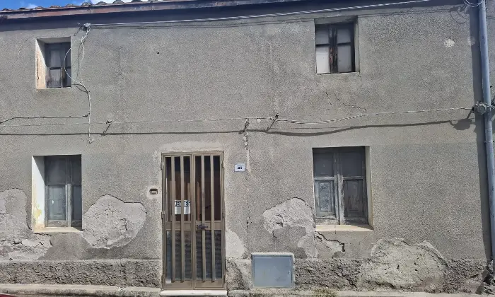 Rexer-Tramatza-Casa-da-ristrutturare-Facciata