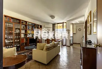 Rexer-Alzano-Lombardo-TRILOCALE-ULTIMO-PIANO-CON-BOX-E-CANTINA-Altro