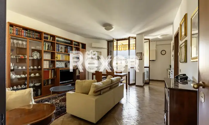 Rexer-Alzano-Lombardo-TRILOCALE-ULTIMO-PIANO-CON-BOX-E-CANTINA-Altro