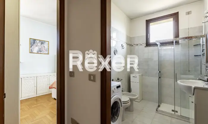 Rexer-Alzano-Lombardo-TRILOCALE-ULTIMO-PIANO-CON-BOX-E-CANTINA-Altro