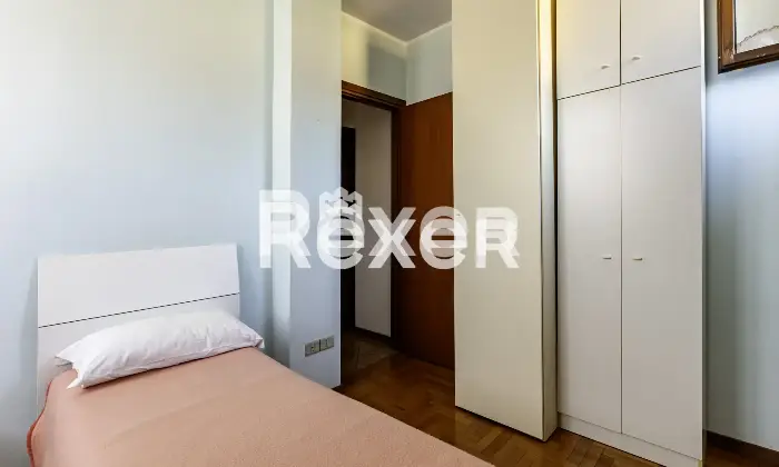 Rexer-Alzano-Lombardo-TRILOCALE-ULTIMO-PIANO-CON-BOX-E-CANTINA-Altro