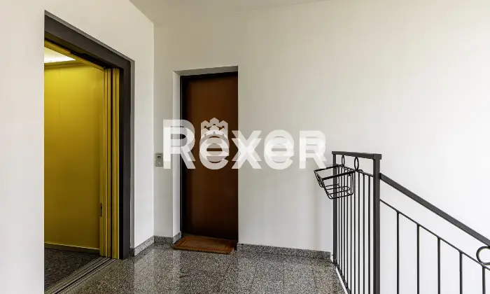 Rexer-Alzano-Lombardo-TRILOCALE-ULTIMO-PIANO-CON-BOX-E-CANTINA-Altro