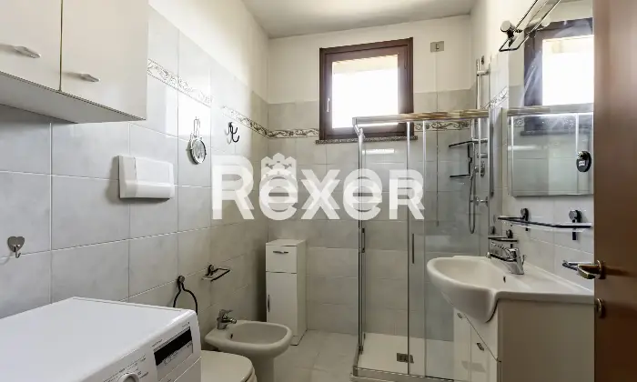 Rexer-Alzano-Lombardo-TRILOCALE-ULTIMO-PIANO-CON-BOX-E-CANTINA-Altro