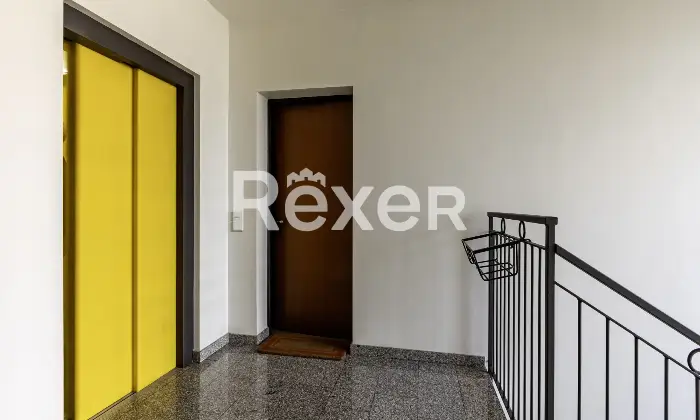Rexer-Alzano-Lombardo-TRILOCALE-ULTIMO-PIANO-CON-BOX-E-CANTINA-Altro