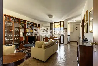 Rexer-Alzano-Lombardo-TRILOCALE-ULTIMO-PIANO-CON-BOX-E-CANTINA-Altro