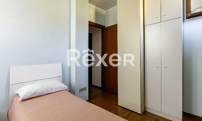 Rexer-Alzano-Lombardo-TRILOCALE-ULTIMO-PIANO-CON-BOX-E-CANTINA-Altro
