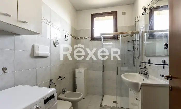 Rexer-Alzano-Lombardo-TRILOCALE-ULTIMO-PIANO-CON-BOX-E-CANTINA-Altro