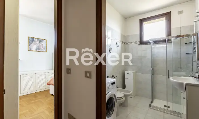 Rexer-Alzano-Lombardo-TRILOCALE-ULTIMO-PIANO-CON-BOX-E-CANTINA-Altro