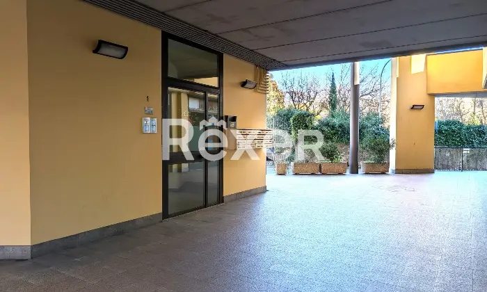 Rexer-Alzano-Lombardo-TRILOCALE-ULTIMO-PIANO-CON-BOX-E-CANTINA-Altro