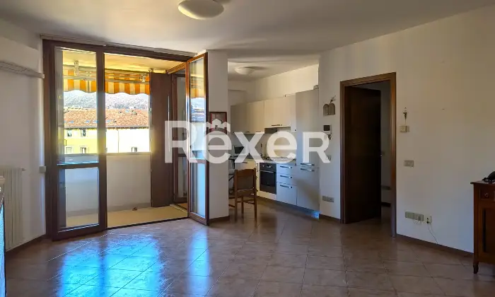 Rexer-Alzano-Lombardo-TRILOCALE-ULTIMO-PIANO-CON-BOX-E-CANTINA-Altro