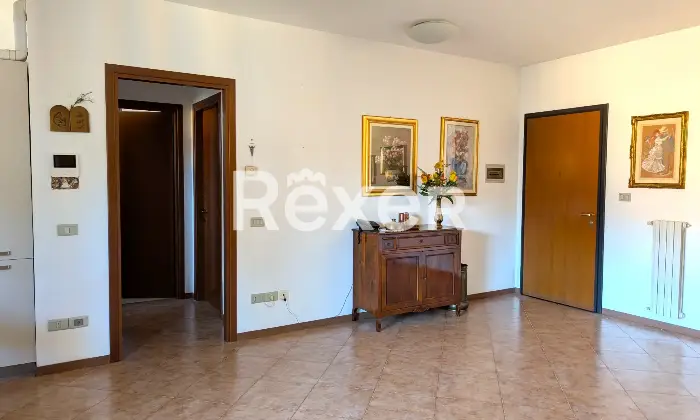 Rexer-Alzano-Lombardo-TRILOCALE-ULTIMO-PIANO-CON-BOX-E-CANTINA-Altro