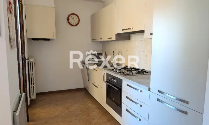 Rexer-Alzano-Lombardo-TRILOCALE-ULTIMO-PIANO-CON-BOX-E-CANTINA-Altro