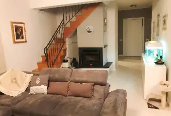 Rexer-Urbino-Ampia-casa-su-pi-livelli-in-zona-residenziale-a-Urbino-Ideale-per-famiglie-o-investimento-studenti-Altro
