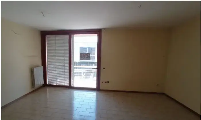 Rexer-Borgo-Santa-Maria-Immobile-Duplex-in-Edificio-a-Destinazione-Mista-con-Box-Auto-Altro