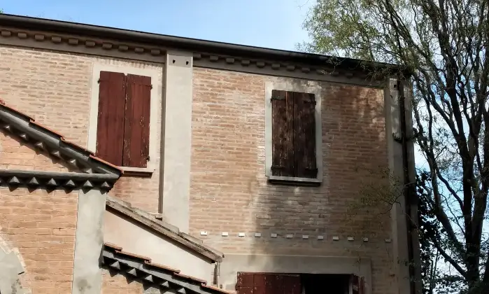Rexer-Bondeno-Villa-indipendente-di-m-con-giardino-di-m-e-dependance-a-Bondeno-Altro