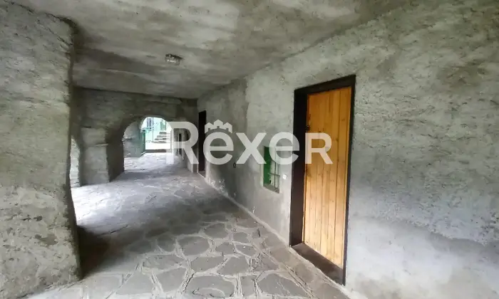 Rexer-ZERI-Abitazione-in-pietra-su-due-livelli-a-Zeri-frazione-Patigno-Altro