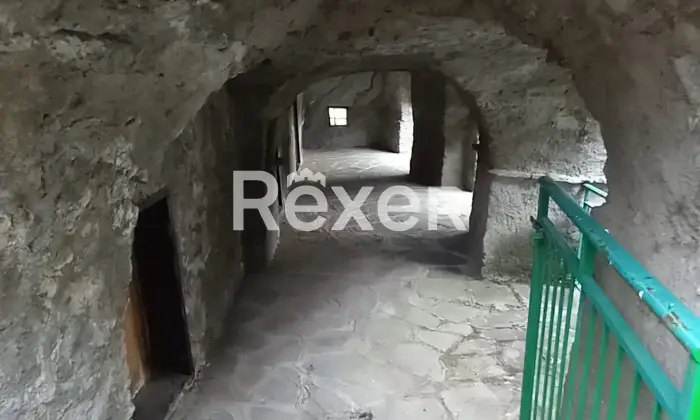 Rexer-ZERI-Abitazione-in-pietra-su-due-livelli-a-Zeri-frazione-Patigno-Altro