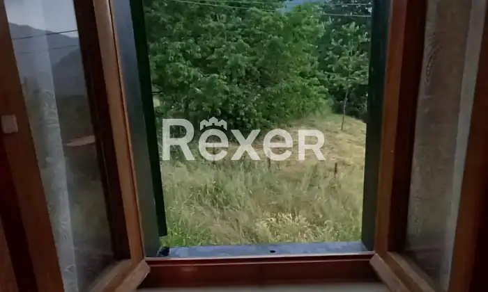 Rexer-ZERI-Abitazione-in-pietra-su-due-livelli-a-Zeri-frazione-Patigno-Altro