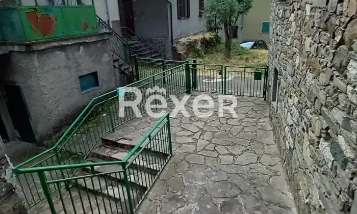 Rexer-ZERI-Abitazione-in-pietra-su-due-livelli-a-Zeri-frazione-Patigno-Altro