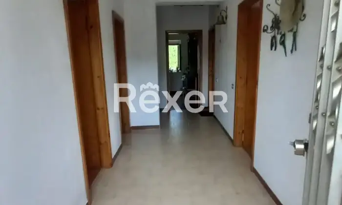 Rexer-ZERI-Abitazione-in-pietra-su-due-livelli-a-Zeri-frazione-Patigno-Altro