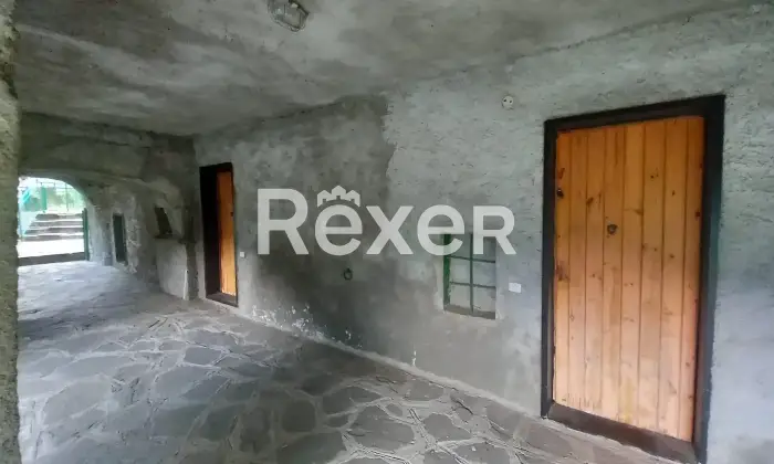 Rexer-ZERI-Abitazione-in-pietra-su-due-livelli-a-Zeri-frazione-Patigno-Altro