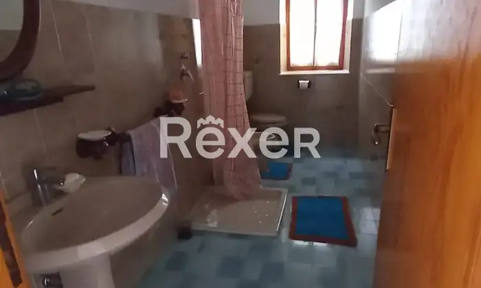 Rexer-ZERI-Abitazione-in-pietra-su-due-livelli-a-Zeri-frazione-Patigno-Altro