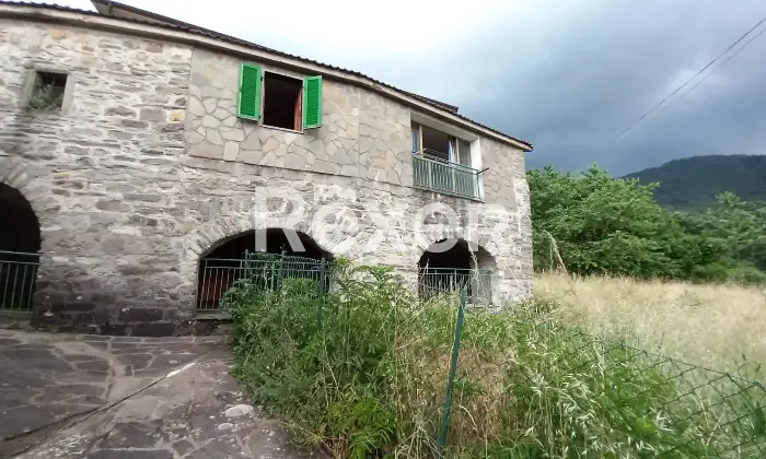 Rexer-ZERI-Abitazione-in-pietra-su-due-livelli-a-Zeri-frazione-Patigno-Altro