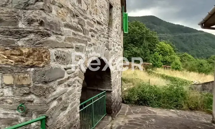 Rexer-ZERI-Abitazione-in-pietra-su-due-livelli-a-Zeri-frazione-Patigno-Altro