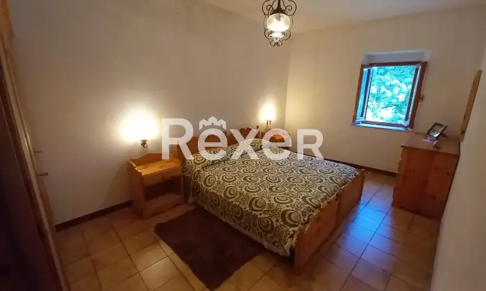 Rexer-ZERI-Abitazione-in-pietra-su-due-livelli-a-Zeri-frazione-Patigno-Altro