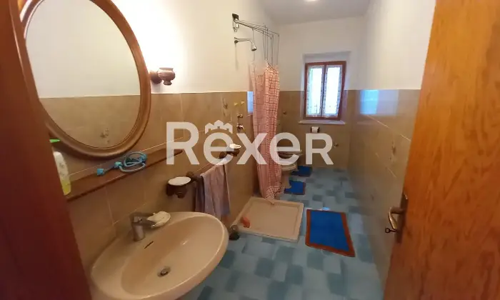 Rexer-ZERI-Abitazione-in-pietra-su-due-livelli-a-Zeri-frazione-Patigno-Altro