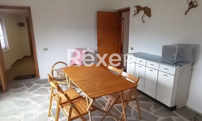 Rexer-ZERI-Abitazione-in-pietra-su-due-livelli-a-Zeri-frazione-Patigno-Altro