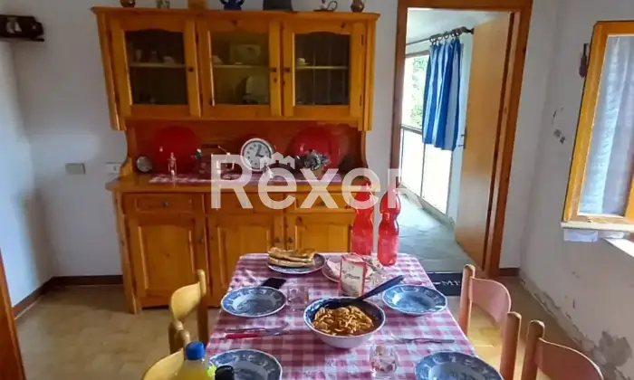 Rexer-ZERI-Abitazione-in-pietra-su-due-livelli-a-Zeri-frazione-Patigno-Altro