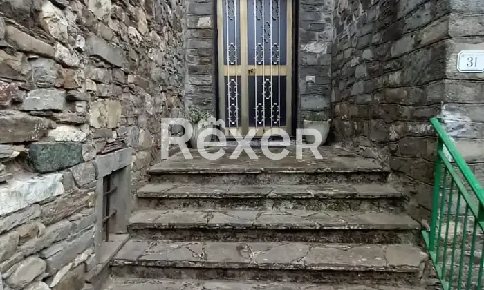 Rexer-ZERI-Abitazione-in-pietra-su-due-livelli-a-Zeri-frazione-Patigno-Altro