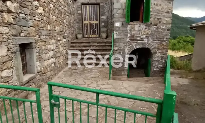 Rexer-ZERI-Abitazione-in-pietra-su-due-livelli-a-Zeri-frazione-Patigno-Altro