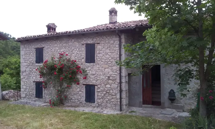 Rexer-zocca-Rustico-indipendente-nel-cortile-della-Torre-Antica-libero-su-tre-lati-Altro