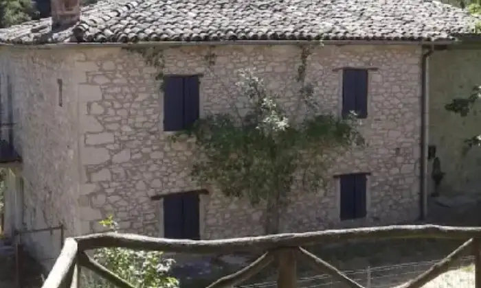 Rexer-zocca-Rustico-indipendente-nel-cortile-della-Torre-Antica-libero-su-tre-lati-confinante-con-un-altra-propriet-Altro