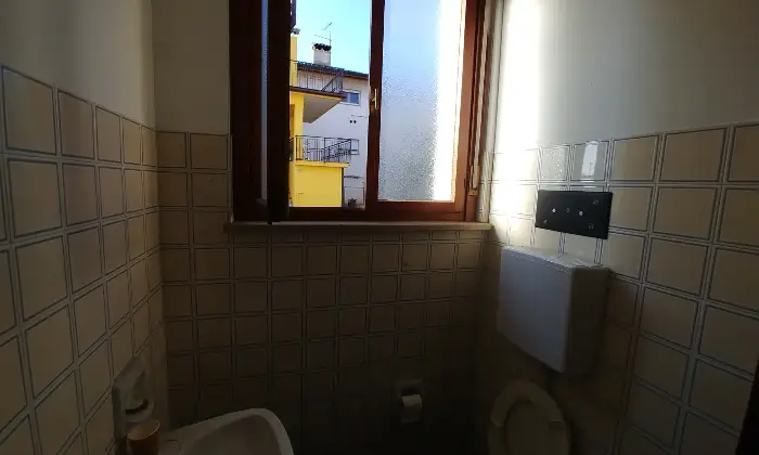 Rexer-Tricesimo-Tricesimo-semicentro-vendesi-negozioufficio-Bagno