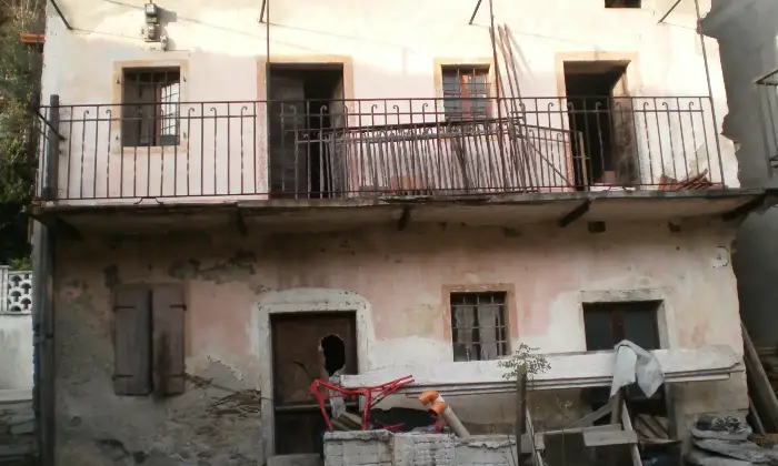 Rexer-Cambiasca-rustico-da-ristrutturare-Terrazzo