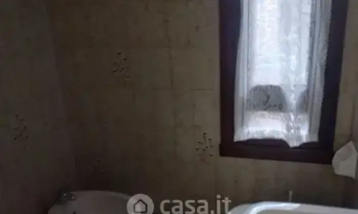 Rexer-Pordenone-Vendesi-ampio-appartamento-nel-cuore-di-Pordenone-Bagno