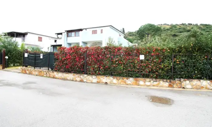 Rexer-Campofelice-di-Roccella-Villetta-in-vendita-a-pochi-passi-dal-mare-Terrazzo