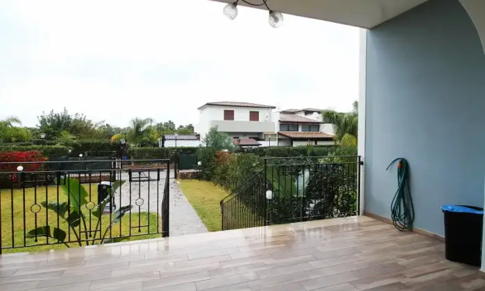 Rexer-Campofelice-di-Roccella-Villetta-in-vendita-a-pochi-passi-dal-mare-Terrazzo
