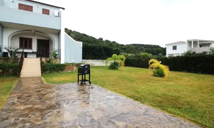 Rexer-Campofelice-di-Roccella-Villetta-in-vendita-a-pochi-passi-dal-mare-Giardino