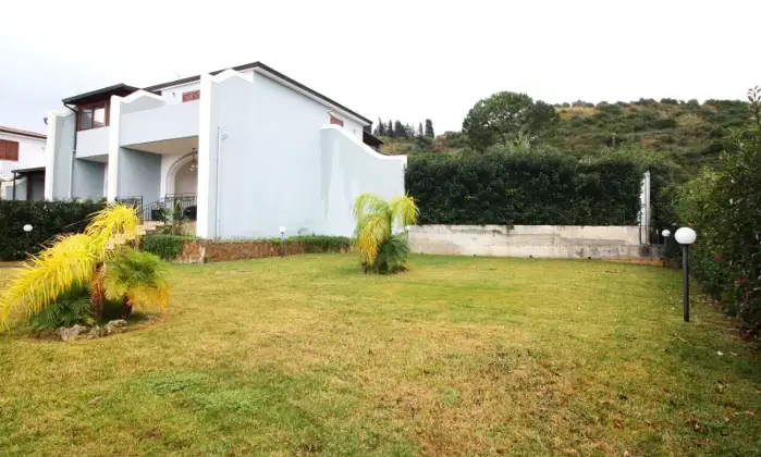 Rexer-Campofelice-di-Roccella-Villetta-in-vendita-a-pochi-passi-dal-mare-Giardino