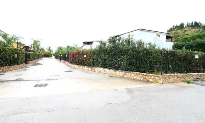 Rexer-Campofelice-di-Roccella-Villetta-in-vendita-a-pochi-passi-dal-mare-Terrazzo