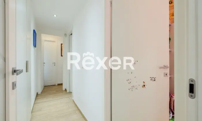 Rexer-Roma-Ampio-appartamento-con-terrazzo-abitabile-Altro