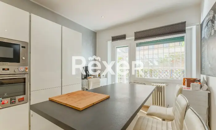 Rexer-Roma-Ampio-appartamento-con-terrazzo-abitabile-Altro