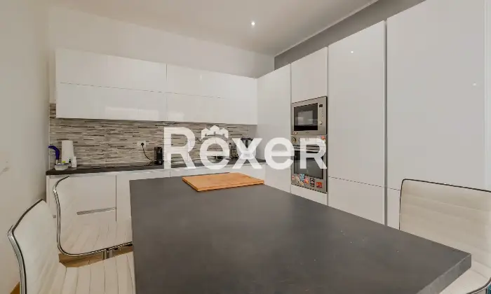 Rexer-Roma-Ampio-appartamento-con-terrazzo-abitabile-Altro
