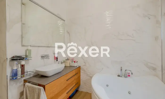 Rexer-Roma-Ampio-appartamento-con-terrazzo-abitabile-Altro